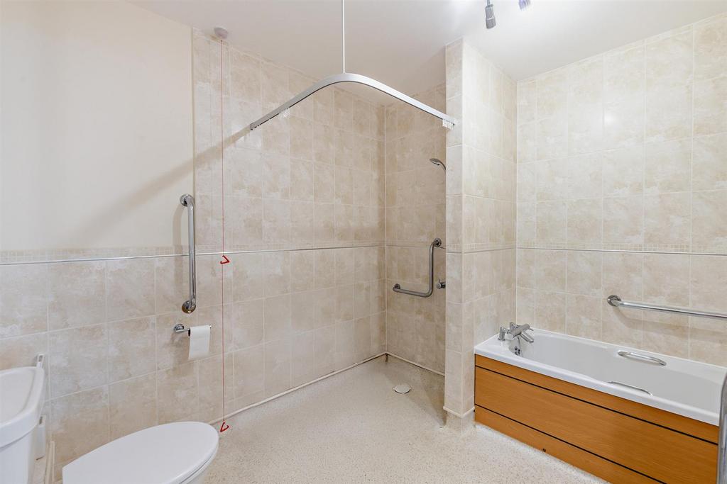 Bath & Shower Room