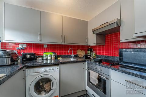 2 bedroom flat for sale, Creighton Road, London