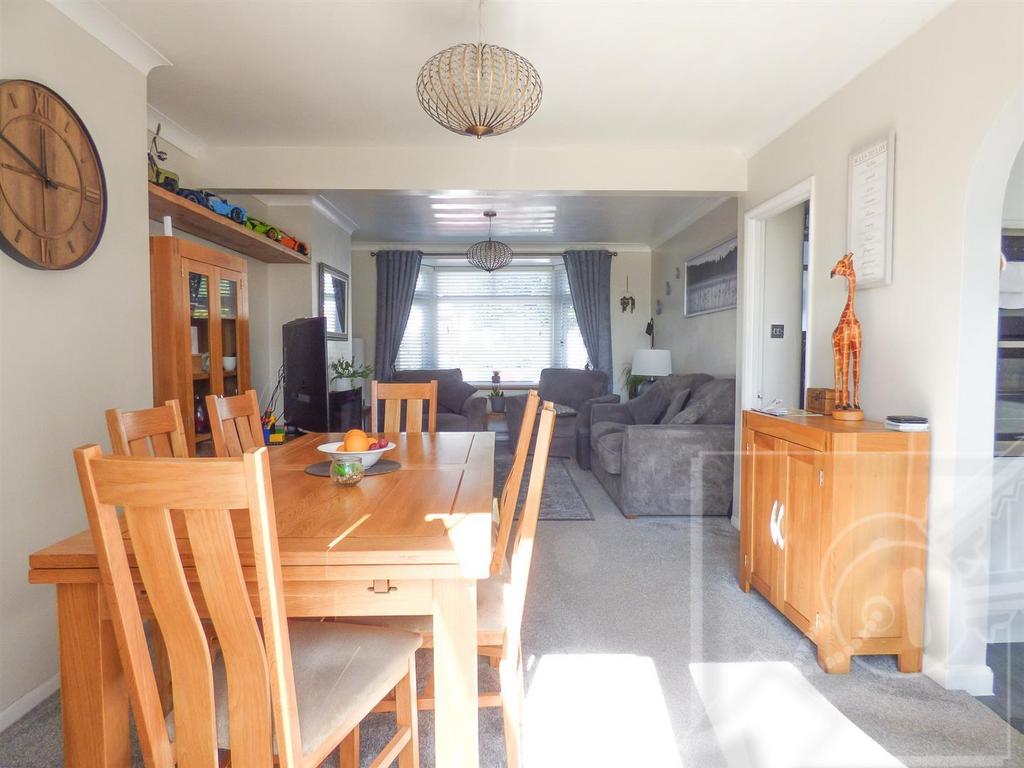 Dining/lounge