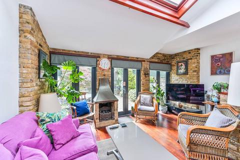 2 bedroom flat to rent, Fentiman Road, Vauxhall, London, SW8