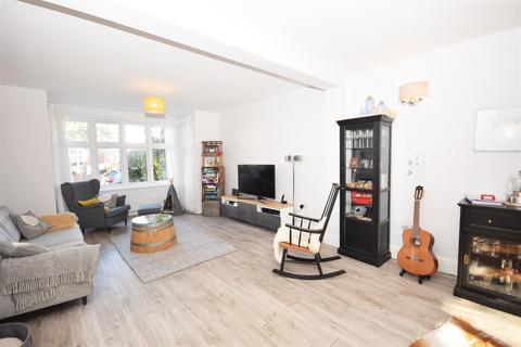 5 bedroom semi-detached house to rent, Chelwood Gardens, Surrey