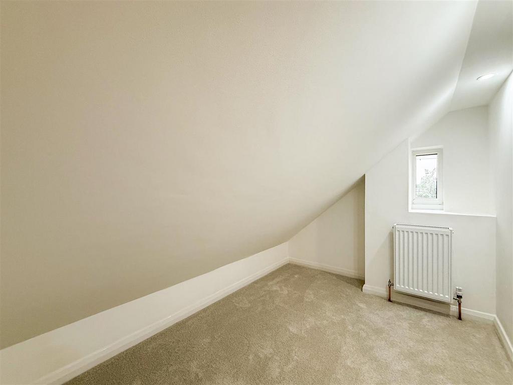 Cot / dressing room
