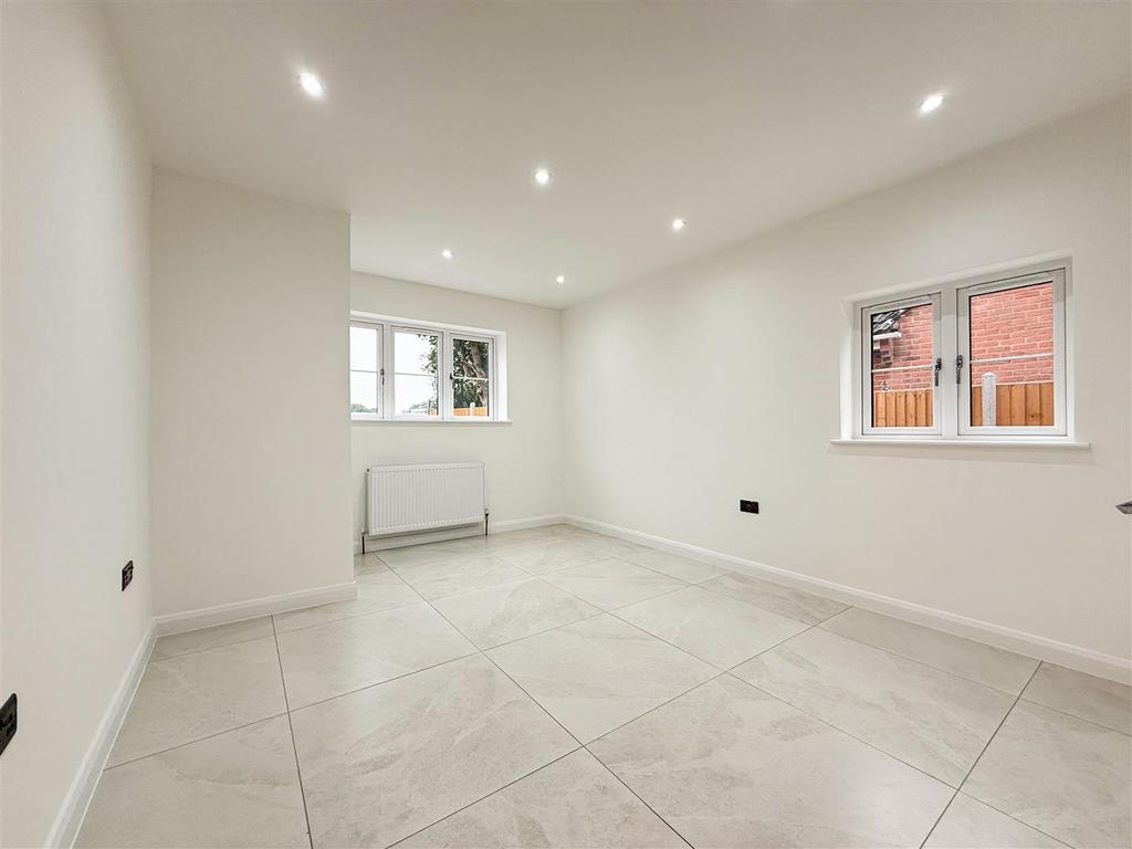 Reception room/bedroom