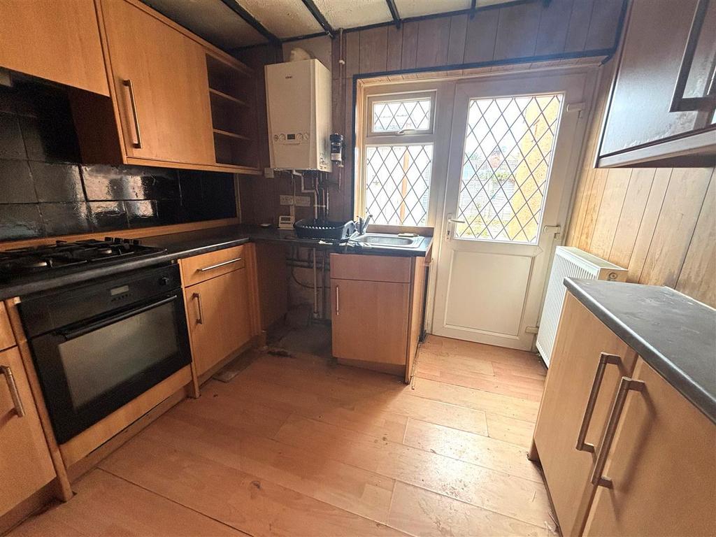 Kitchen 2.jpg