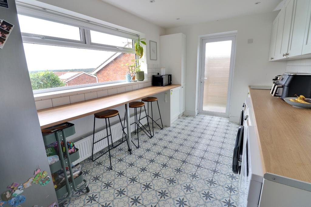 Breakfast/utility room