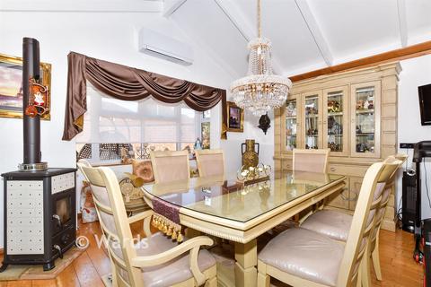4 bedroom detached house for sale, Halfpenny Close, Maidstone ME16