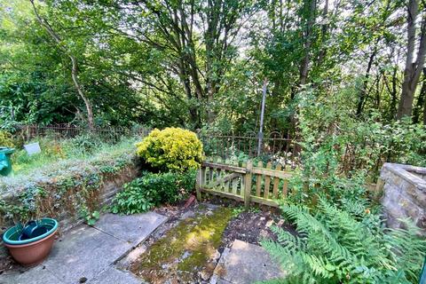 2 bedroom end of terrace house for sale, Sunningdale Road, Huddersfield