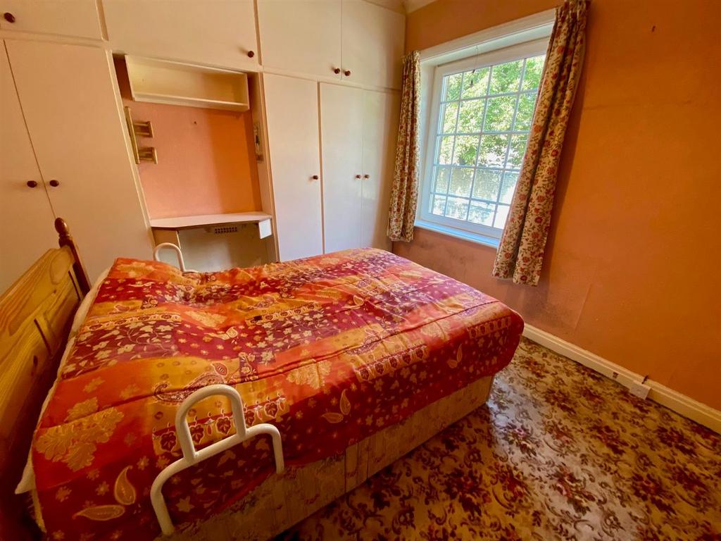 Bed 1.jpg