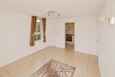 2 bedroom flat for sale, Ross Road, London SE25