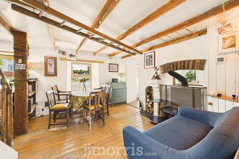 undefined, Hermon, Glogue