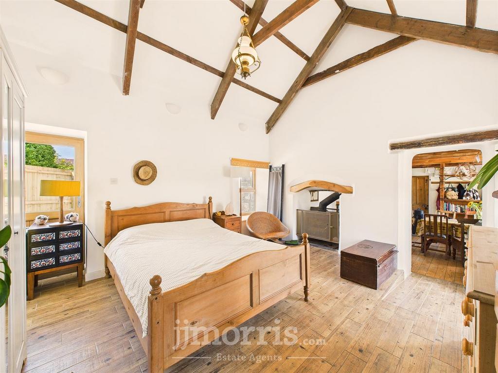 CAM05297 G0-PR0079-STILL004.jpg