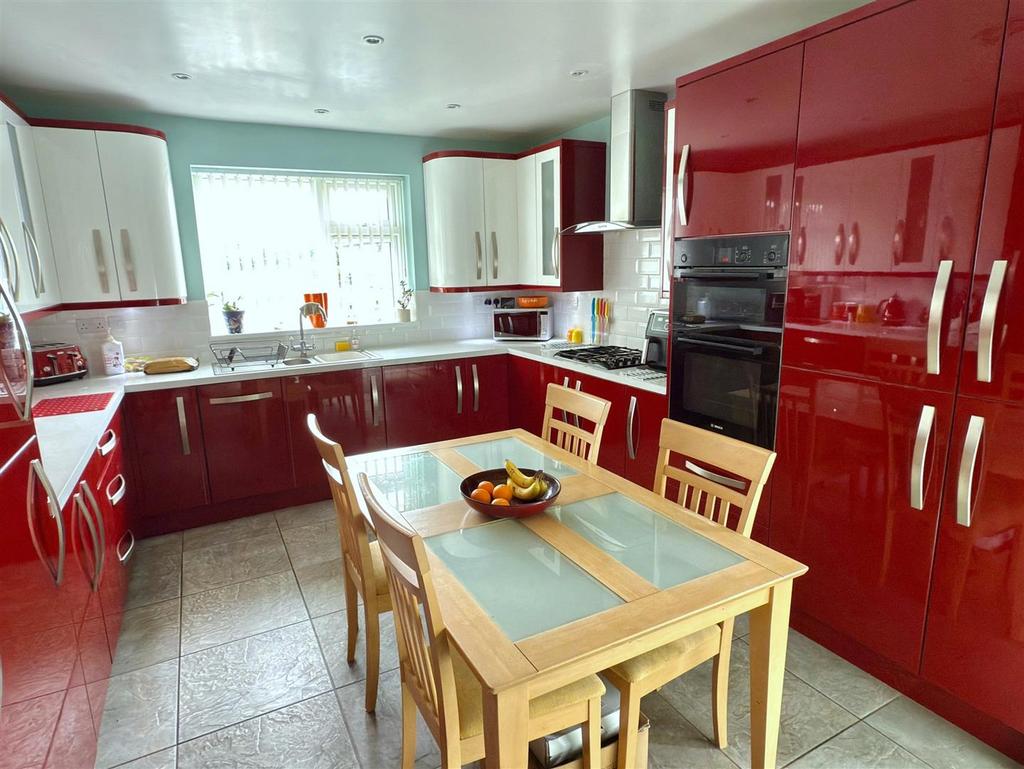 KITCHEN DINER.jpg