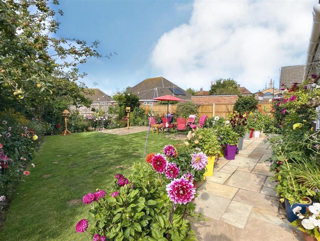 GARDEN REAR.jpg