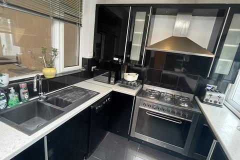 undefined, Carnarvon Avenue, Enfield EN1
