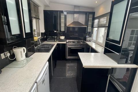 undefined, Carnarvon Avenue, Enfield EN1