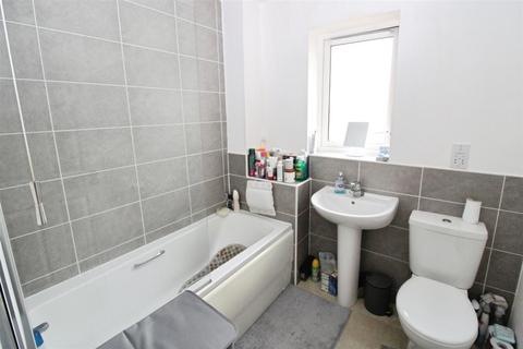 undefined, Twickenham Close, Hull