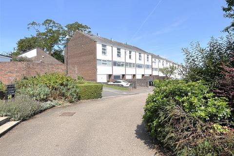16 Fields Court, Warwick, CV34 5HP