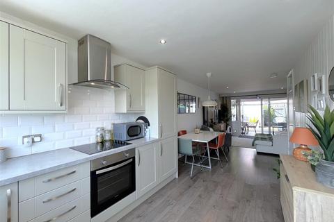 16 Fields Court, Warwick, CV34 5HP