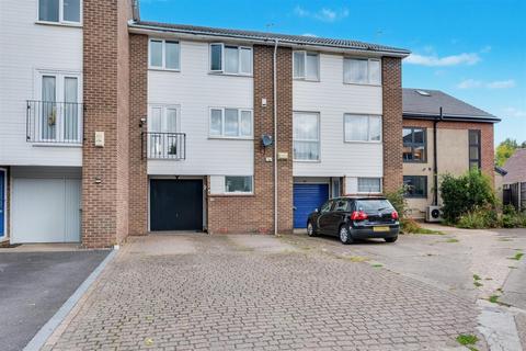 Ullswater Crescent, Bramcote, Nottingham