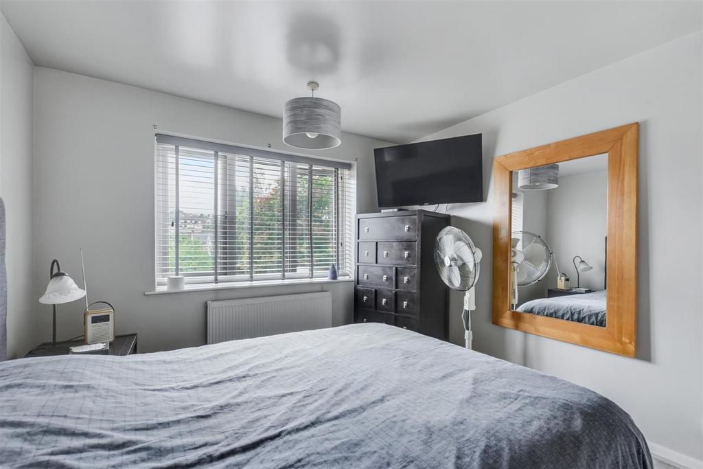 Bedroom 1 2.jpeg