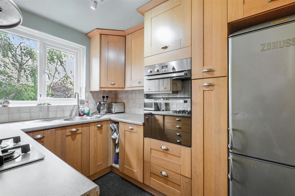 Kitchen 2.jpeg