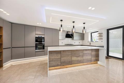 6 bedroom semi-detached house to rent, Donald Drive, Romford, RM6