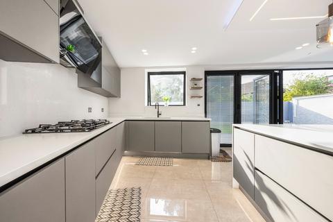 6 bedroom semi-detached house to rent, Donald Drive, Romford, RM6