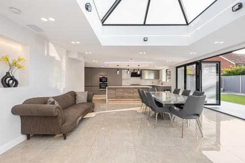 6 bedroom semi-detached house to rent, Donald Drive, Romford, RM6