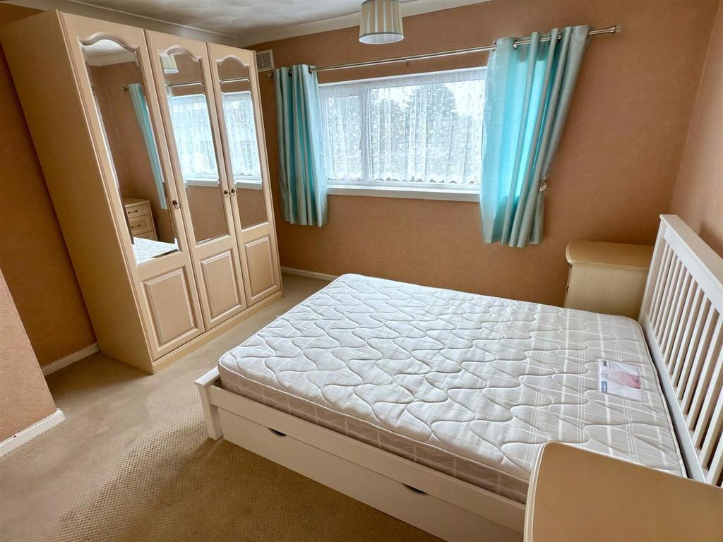 BED 1.jpg