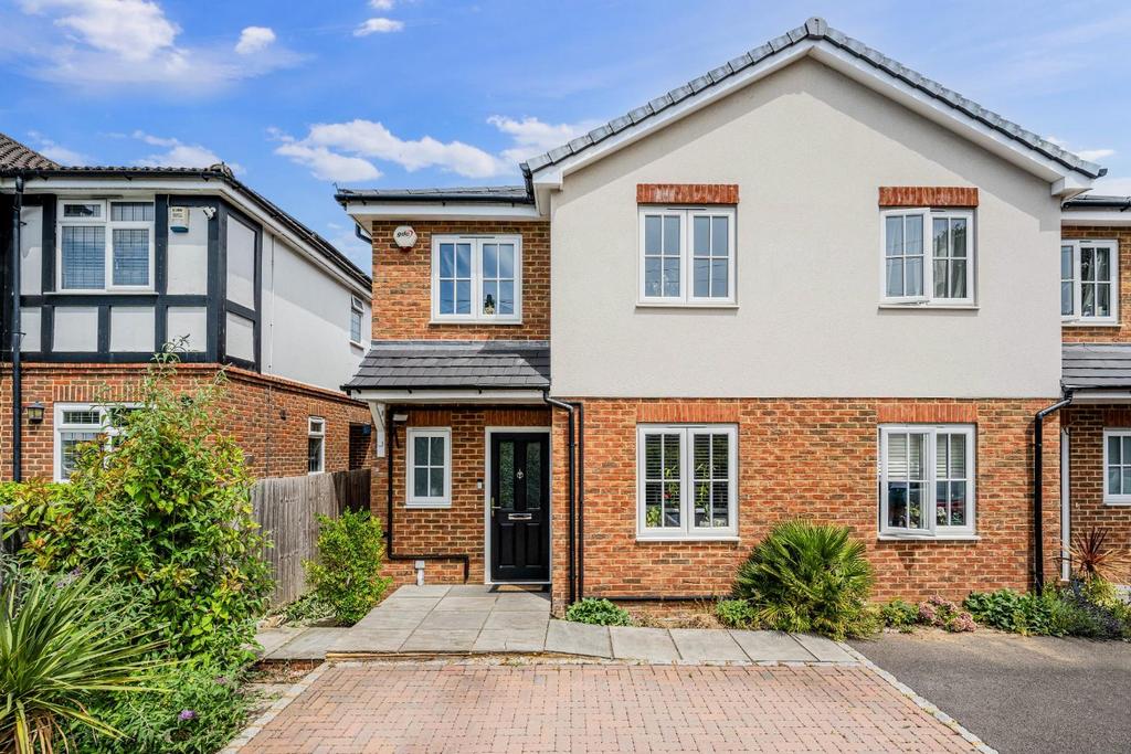 CHESSINGTON ROAD -3.jpg