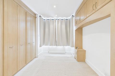 3 bedroom semi-detached house to rent, Helen Avenue, Feltham, TW14