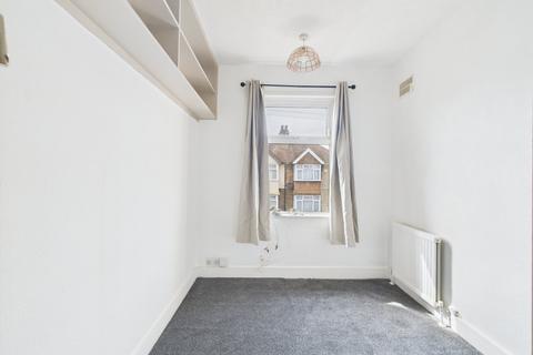 3 bedroom semi-detached house to rent, Helen Avenue, Feltham, TW14