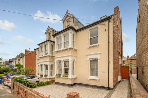 undefined, Macdonald Road, New Southgate, London, N11