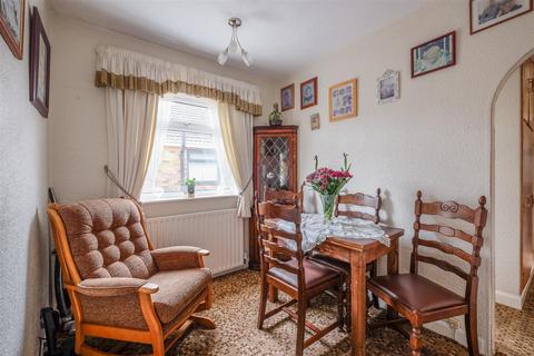42 Devon Way, Brighouse, HD6 4DT