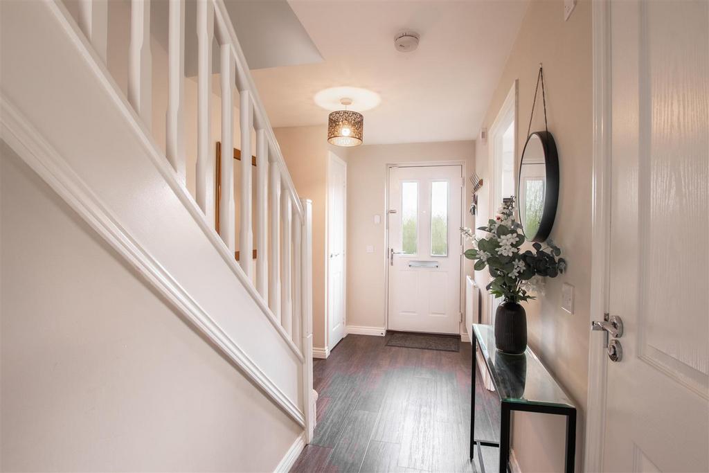 Hallway-1.jpg