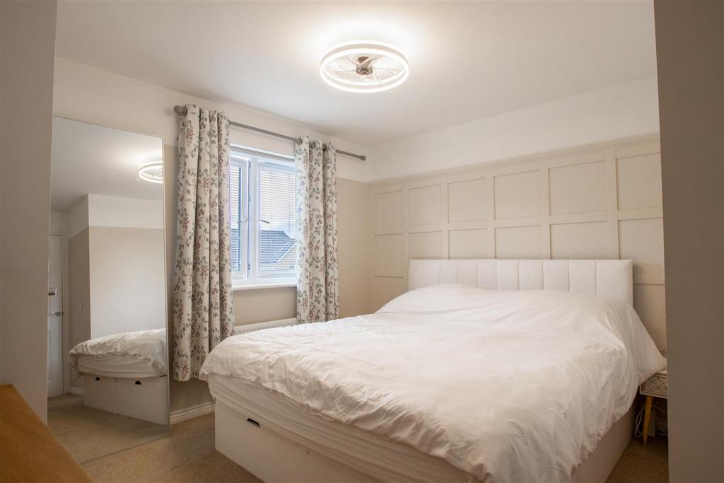 Mainbedroom.-2.jpg