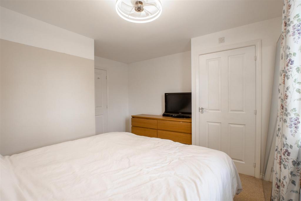 Mainbedroom.-1.jpg