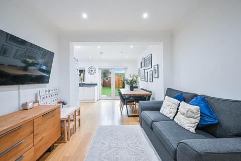 8 The Hawthorns, Epsom, KT17 2QA