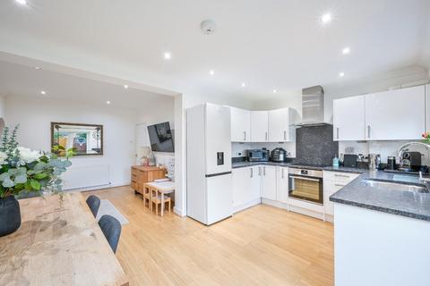 8 The Hawthorns, Epsom, KT17 2QA