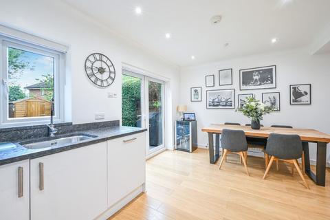 8 The Hawthorns, Epsom, KT17 2QA