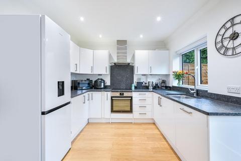 8 The Hawthorns, Epsom, KT17 2QA