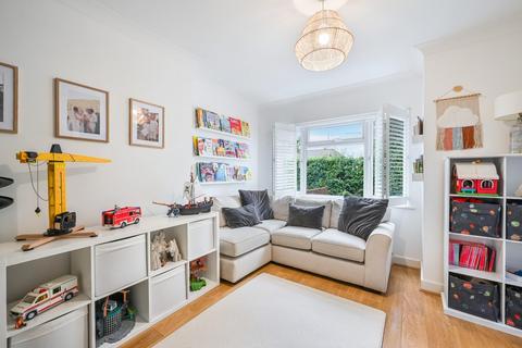 8 The Hawthorns, Epsom, KT17 2QA