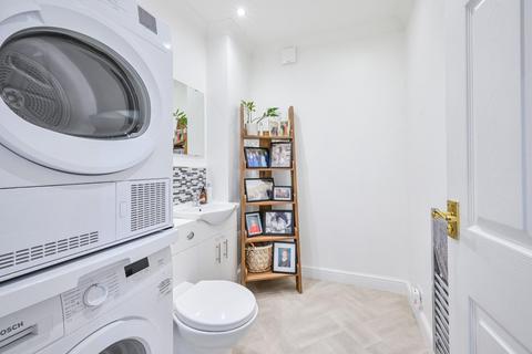 8 The Hawthorns, Epsom, KT17 2QA