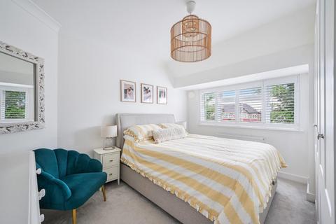 8 The Hawthorns, Epsom, KT17 2QA