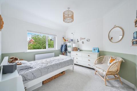 8 The Hawthorns, Epsom, KT17 2QA