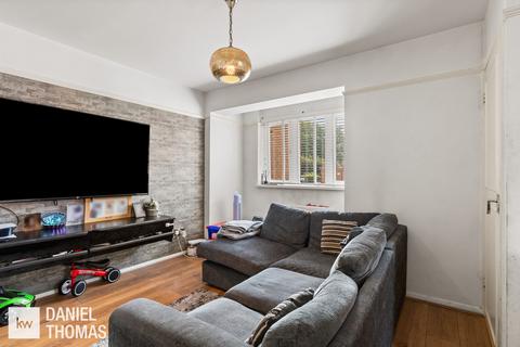38 Eagle Close, Waltham Abbey, EN9 3NA