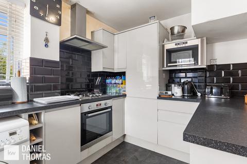 38 Eagle Close, Waltham Abbey, EN9 3NA