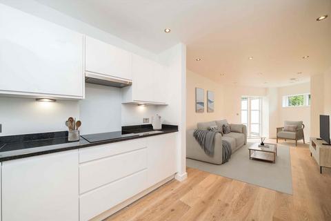 2 bedroom flat for sale, Darlaston Road, London SW19
