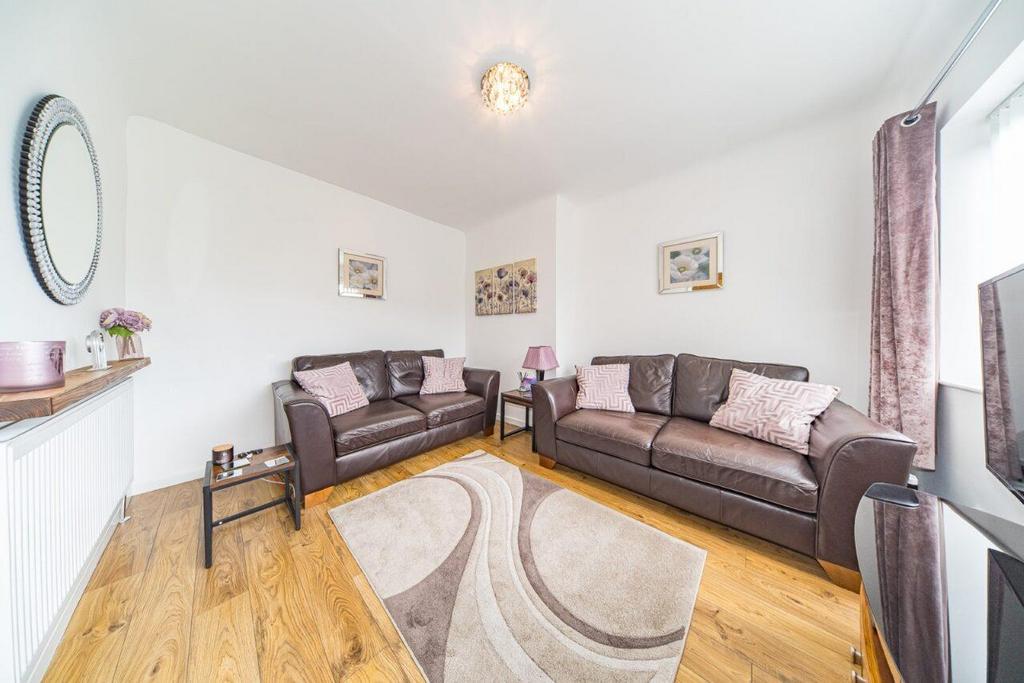7 Cliftonville lounge 2.jpg
