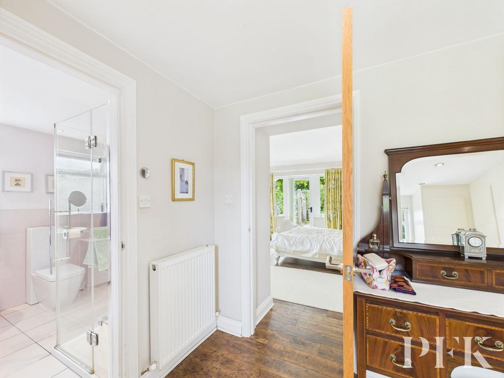 Dressing Room to En-Suite & Bed 1